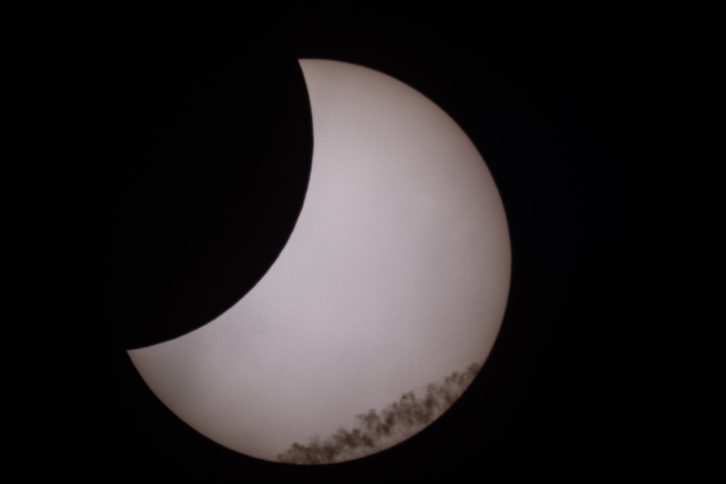 partielle-sofi-mit kondesnstreifen (1 von 1)